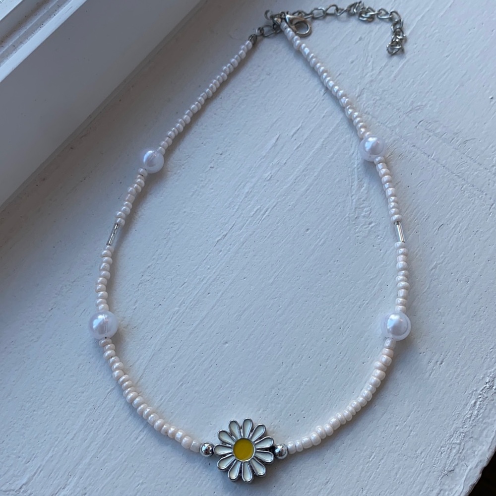 Handmade daisy beaded necklace